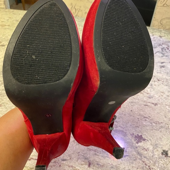 Red Suede Ankle Boots by “Diba” size 9 1/2. - Picture 6 of 8